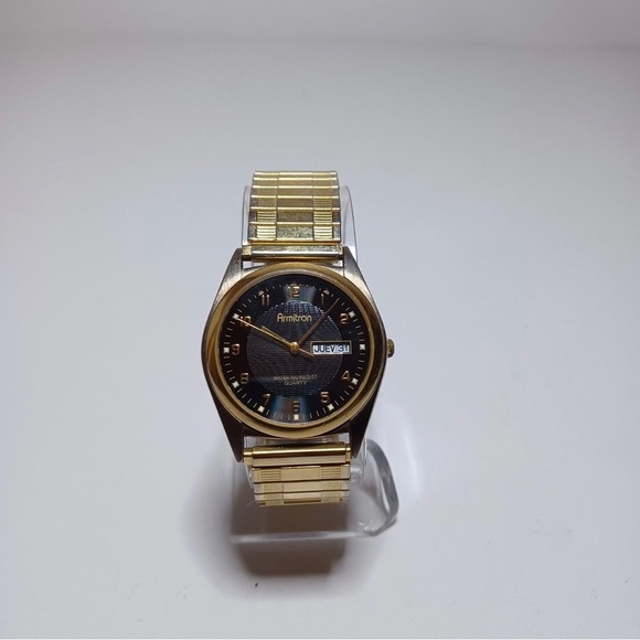 Vintage Mens Armitron 2 Tone Quartz Watch with Day/Date. Expandable Strap. - Picture 1 of 6